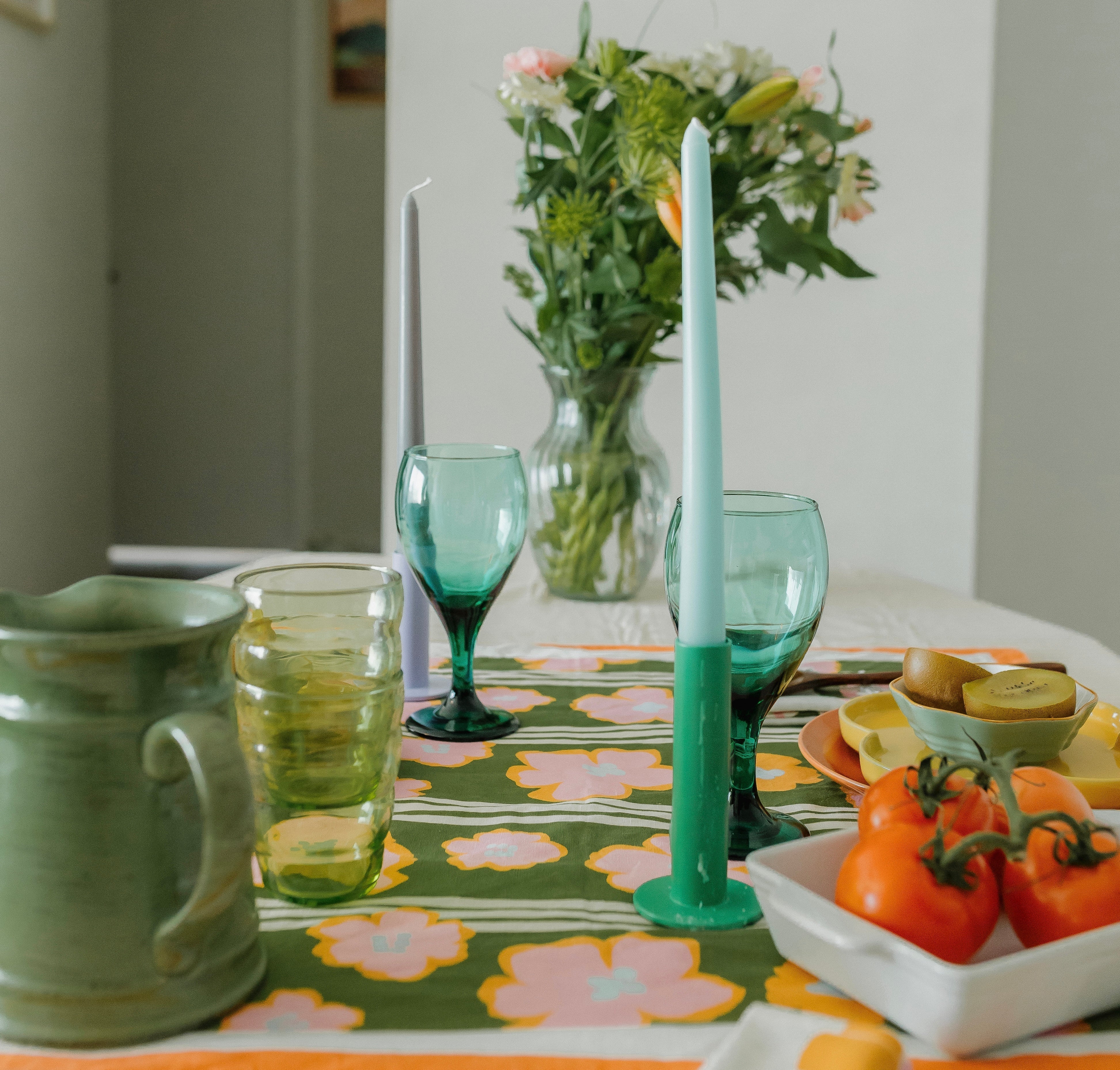 Elegant Table Styling Ideas with Runners, Centerpieces & Napkins ...